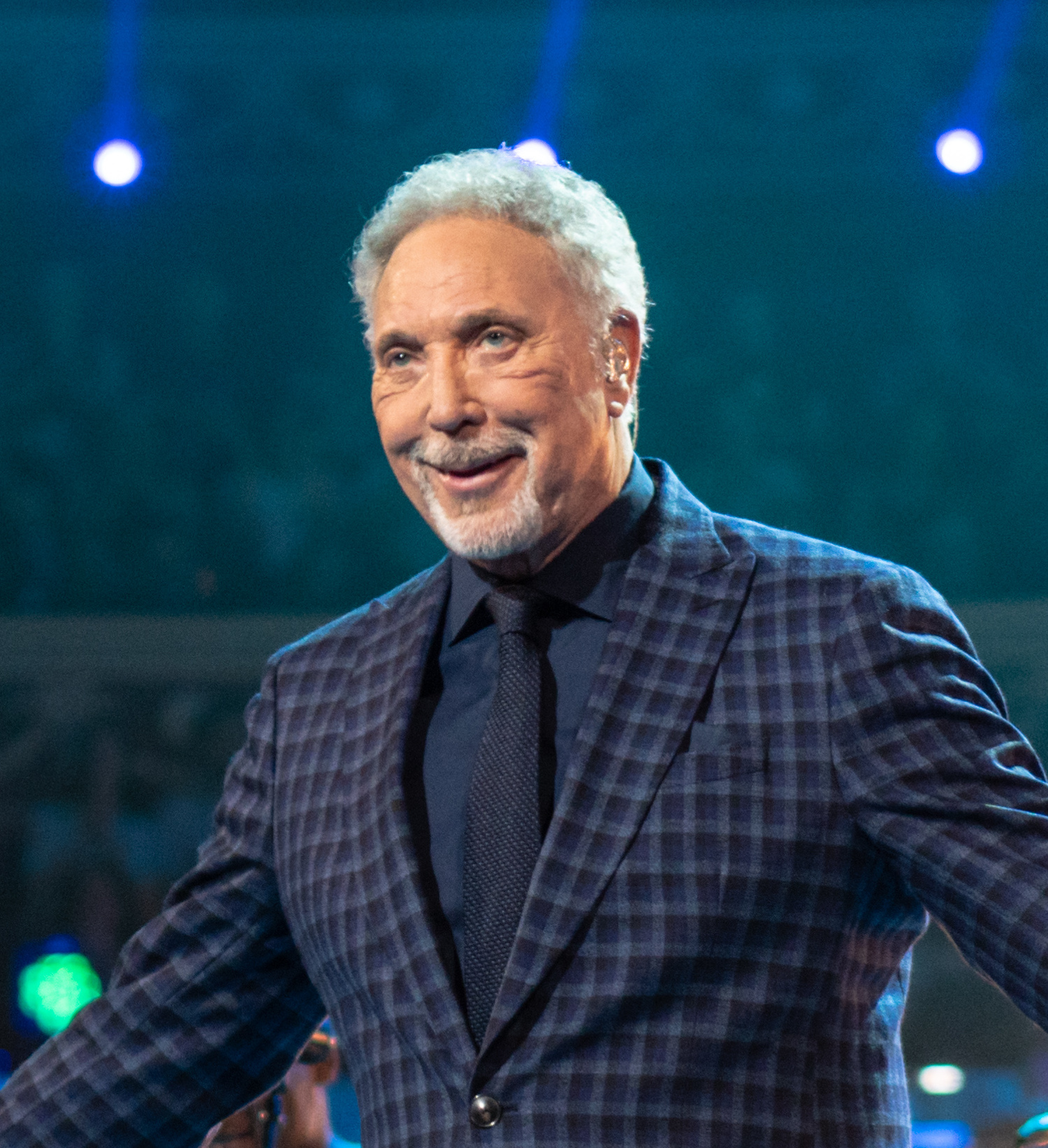 tom.jones.queen.birtday.2015.jpg